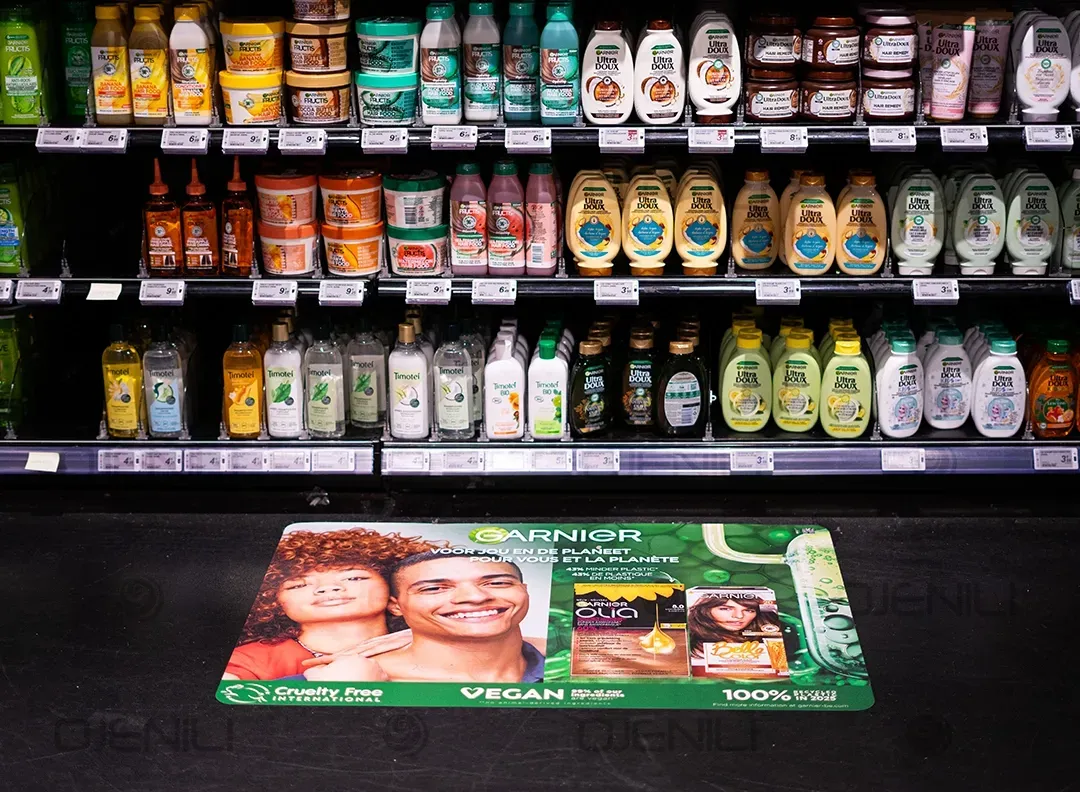 کاربردهای استیکر شیشه ای