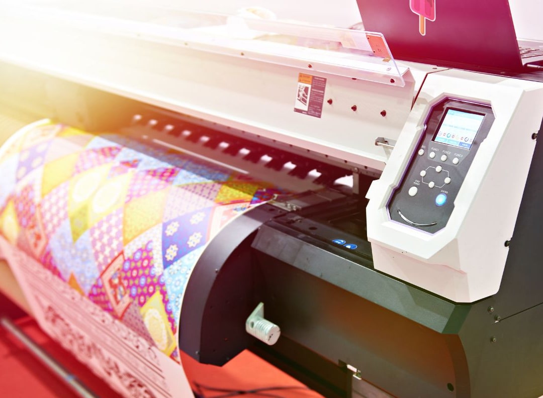 چاپ دیجیتال لارج فرمت با رنگ های متفاوت و دقت بسیار بالا